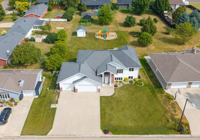 Photo 3 of Single family home for sale at 1410 Mendenhall Ave, Breckenridge, MN 56520 | MLS# 7037813 | Listing updated on 2026-09-21
