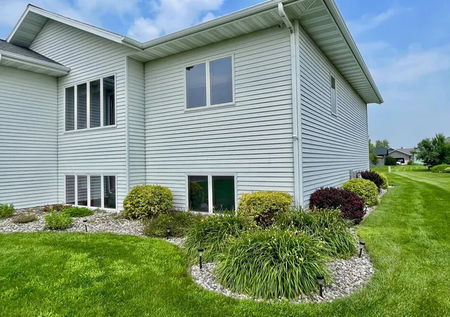 Photo 4 of Single family home for sale at 1410 Mendenhall Ave, Breckenridge, MN 56520 | MLS# 7037813 | Listing updated on 2026-09-21