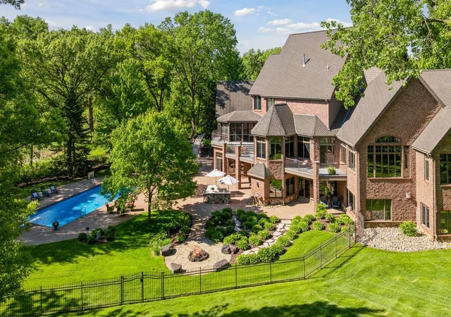 2nd image of 614 Hidden Creek Trl, Saint Paul, MN 55118 | MLS# 7037972