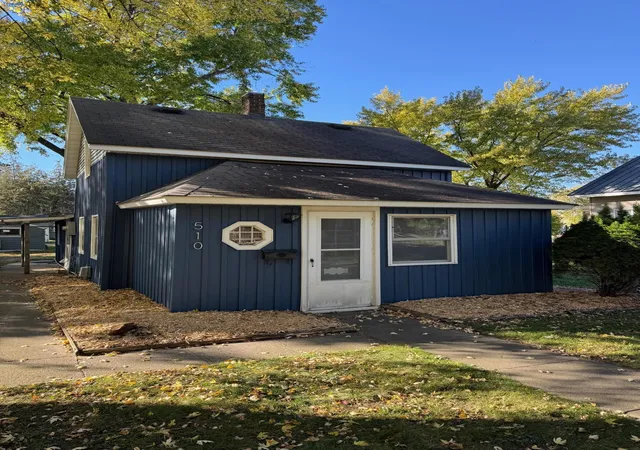 Homes for sale in Hutchinson, MN | 510 Monroe St Se, Hutchinson, MN 55350 | MLS# 7038026