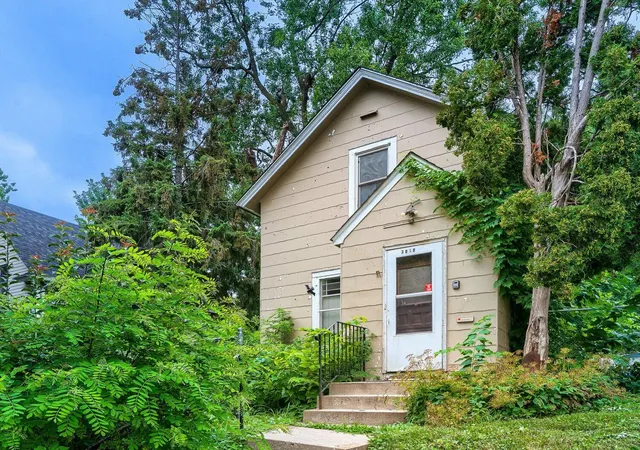Photo 1 of Sale Pending at 3019 Upton Ave N, Minneapolis, MN 55411 | MLS# 7038109 | Listing updated on 2026-09-12