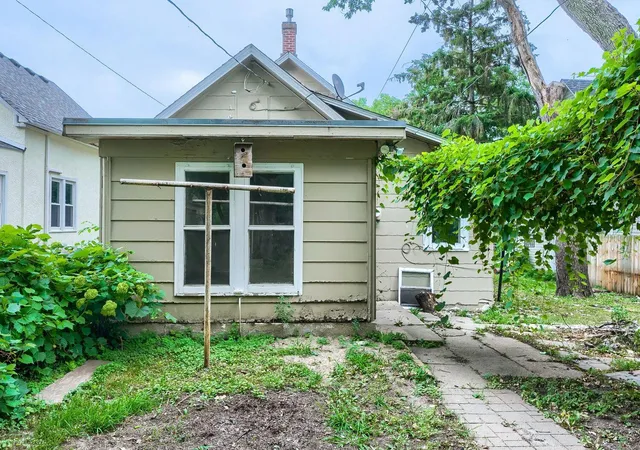 Photo 2 of Sale Pending at 3019 Upton Ave N, Minneapolis, MN 55411 | MLS# 7038109 | Listing updated on 2026-09-12