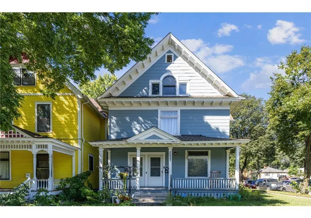 23rd image of 2827 Lyndale Ave N, Minneapolis, MN 55411 | MLS# 7038219