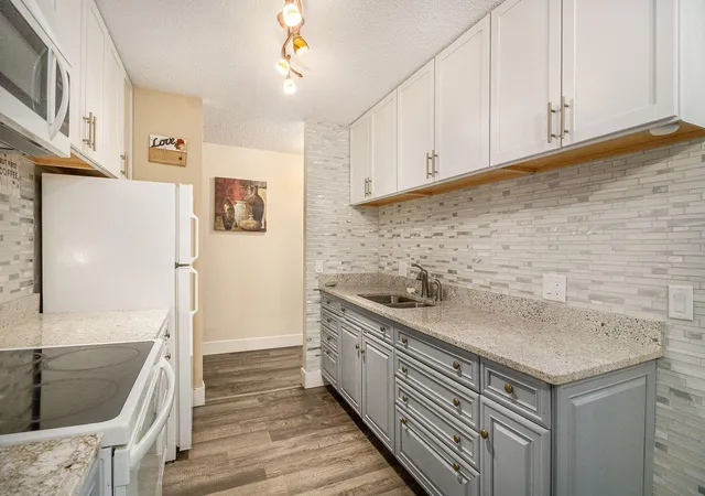 Photo 1 of Condo for sale at 4001 Heritage Hills Dr #304, Minneapolis, MN 55437 | MLS# 7038316 | Listing updated on 2026-08-29