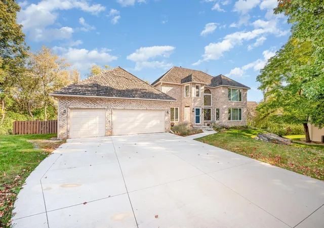 2nd image of 8973 Knoble Ct, Eden Prairie, MN 55347 | MLS# 7038406