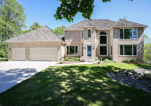 Photo 3 of Single family home for sale at 8973 Knoble Ct, Eden Prairie, MN 55347 | MLS# 7038406 | Listing updated on 2026-10-06