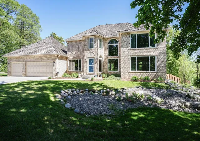 Photo 3 of Single family home for sale at 8973 Knoble Ct, Eden Prairie, MN 55347 | MLS# 7038406 | Listing updated on 2026-10-06