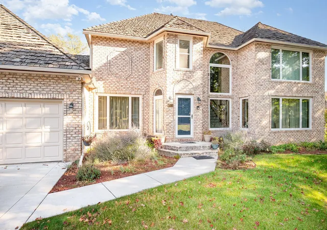 Photo 4 of Single family home for sale at 8973 Knoble Ct, Eden Prairie, MN 55347 | MLS# 7038406 | Listing updated on 2026-10-06
