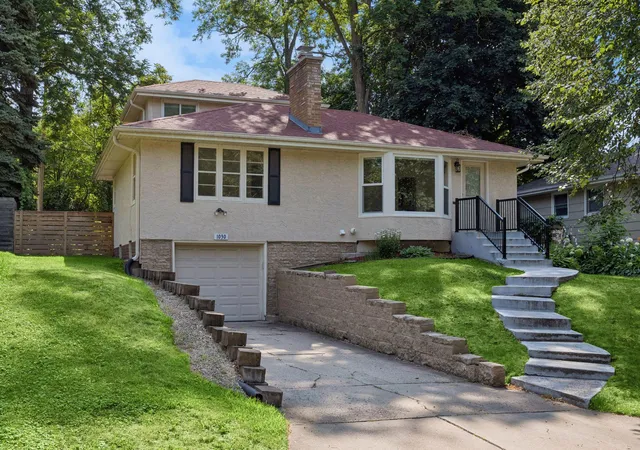 1st image of 1030 Prior Ave S, Saint Paul, MN 55116 | MLS# 7038425