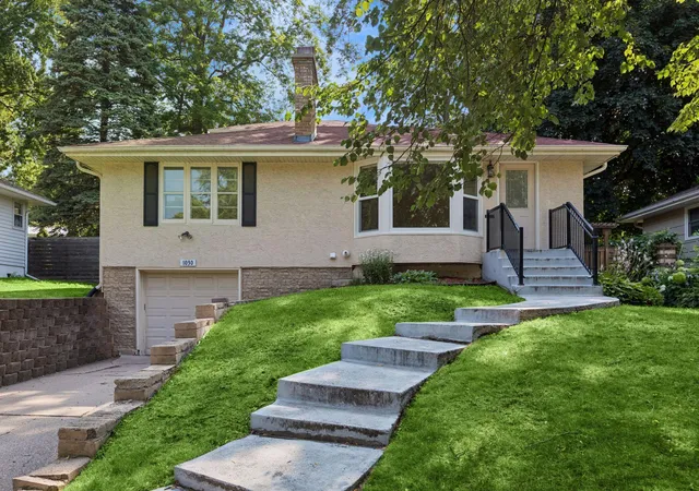 2nd image of 1030 Prior Ave S, Saint Paul, MN 55116 | MLS# 7038425