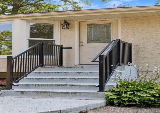 3rd image of 1030 Prior Ave S, Saint Paul, MN 55116 | MLS# 7038425
