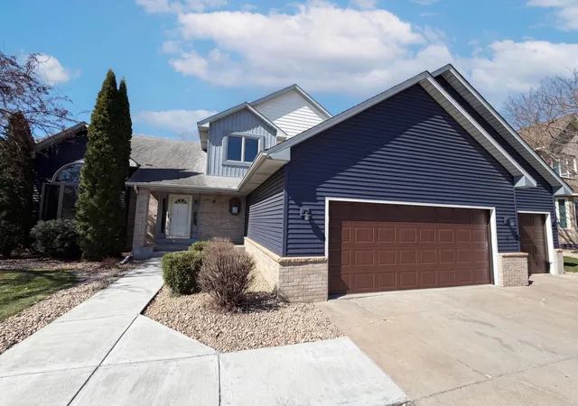 1st image of 8433 Upland Ln N, Maple Grove, MN 55311 | MLS# 7038526