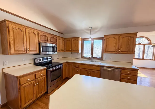 2nd image of 8433 Upland Ln N, Maple Grove, MN 55311 | MLS# 7038526