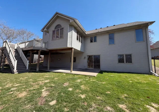 Photo 4 of Single family home for sale at 8433 Upland Ln N, Maple Grove, MN 55311 | MLS# 7038526 | Listing updated on 2026-08-28