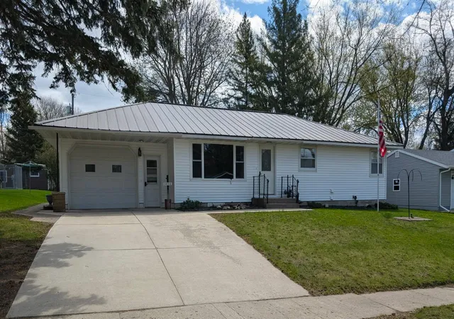 Photo 1 of Single family home for sale at 1430 N 4th Street, Montevideo, MN 56265 | MLS# 7038578 | Listing updated on 2026-09-12