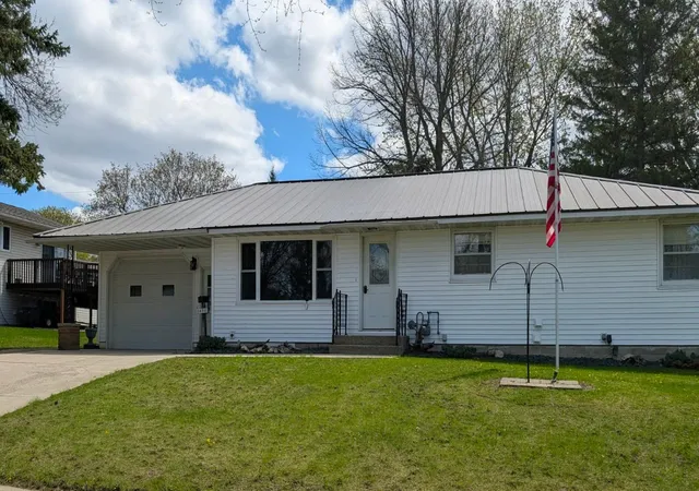 Photo 2 of Single family home for sale at 1430 N 4th Street, Montevideo, MN 56265 | MLS# 7038578 | Listing updated on 2026-09-12