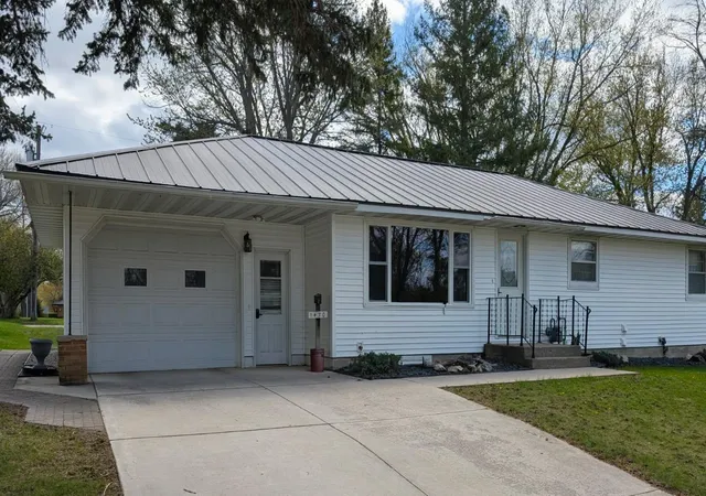 Photo 3 of Single family home for sale at 1430 N 4th Street, Montevideo, MN 56265 | MLS# 7038578 | Listing updated on 2026-09-12