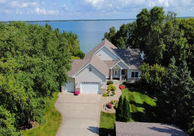Photo 1 of Single family home for sale at 521 E Summit St, Battle Lake, MN 56515 | MLS# 7038626 | Listing updated on 2026-08-25