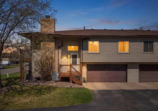 Homes for sale in Woodbury, MN | 2337 Amberwood Dr, Woodbury, MN 55125 | MLS# 7038657