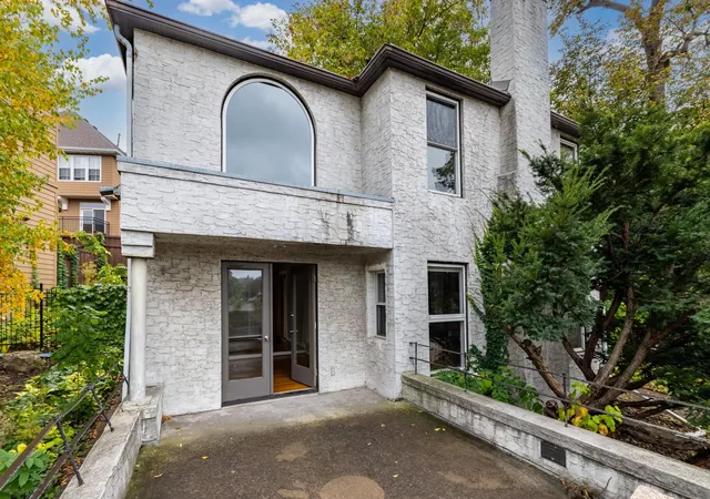 1st image of 233 Groveland Ave, Minneapolis, MN 55403 | MLS# 7038930