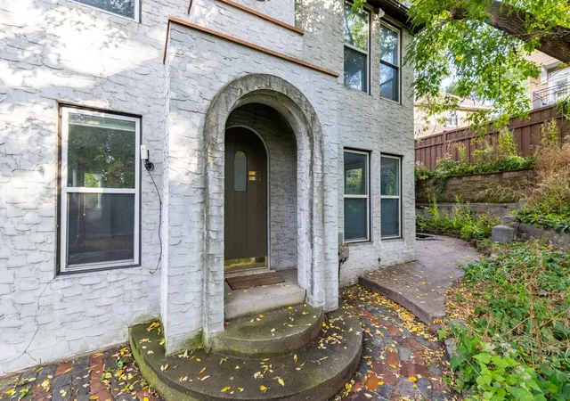 34th image of 233 Groveland Ave, Minneapolis, MN 55403 | MLS# 7038930