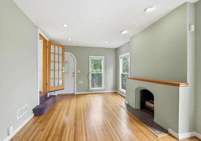 3rd image of 233 Groveland Ave, Minneapolis, MN 55403 | MLS# 7038930