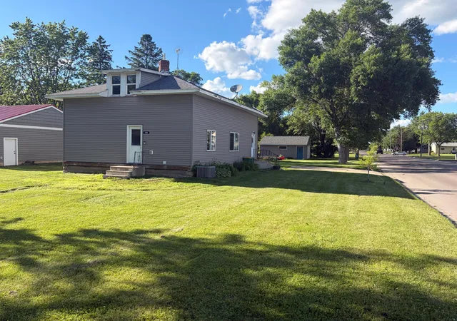Homes for sale in Litchfield, MN | 739 E 1st St, Litchfield, MN 55355 | MLS# 7039106