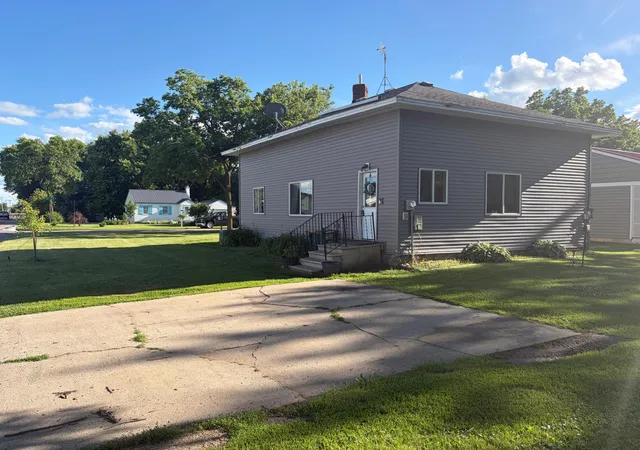 Homes for sale in Litchfield, MN | 739 E 1st St, Litchfield, MN 55355 | MLS# 7039106