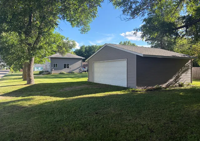 Homes for sale in Litchfield, MN | 739 E 1St St, Litchfield, MN 55355 | MLS# 7039106