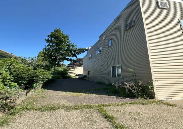 Listing Photo 4 - Condo for sale in building located at 1237 5th St E, St. Paul, MN 55106