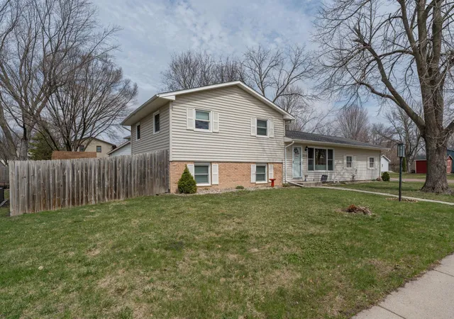 Homes for sale in Mankato, MN | 2712 E Main St, Mankato, MN 56001 | MLS# 7039417