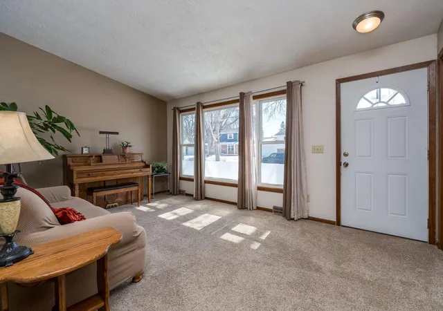 Homes for sale in Mankato, MN | 2712 E Main St, Mankato, MN 56001 | MLS# 7039417