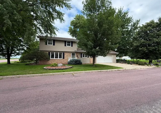 Homes for sale in Westbrook, MN | 1134 10th St, Westbrook, MN 56183 | MLS# 7039595