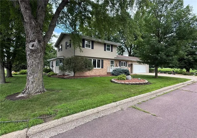 Homes for sale in Westbrook, MN | 1134 10th St, Westbrook, MN 56183 | MLS# 7039595