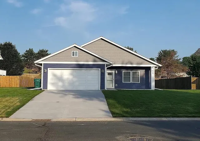 1st image of 900 8th Ave Sw, Pine Island, MN 55963 | MLS# 7039710