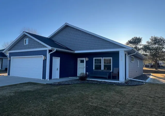 2nd image of 900 8th Ave Sw, Pine Island, MN 55963 | MLS# 7039710