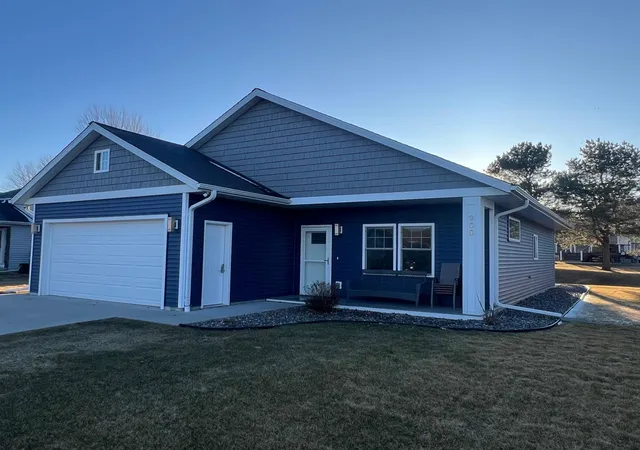 Photo 3 of Single family home for sale at 900 8th Avenue Sw, Pine Island, MN 55963 | MLS# 7039710 | Listing updated on 2026-10-16