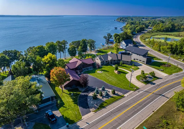 3rd image of 1380 S Shore Dr, Detroit Lakes, MN 56501 | MLS# 7039745