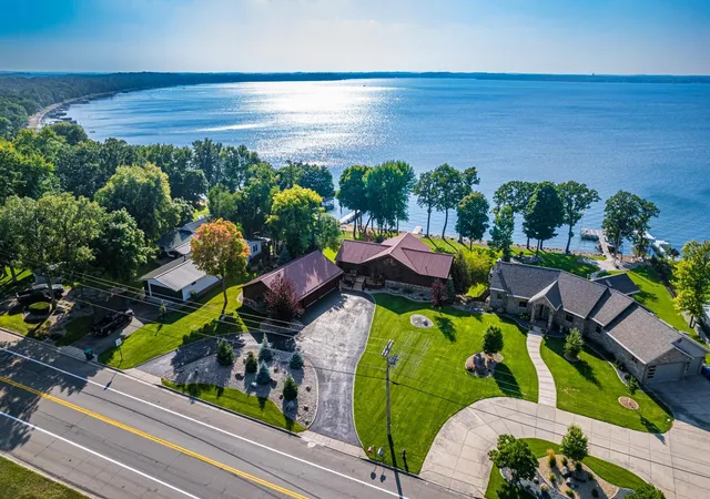 4th image of 1380 S Shore Dr, Detroit Lakes, MN 56501 | MLS# 7039745