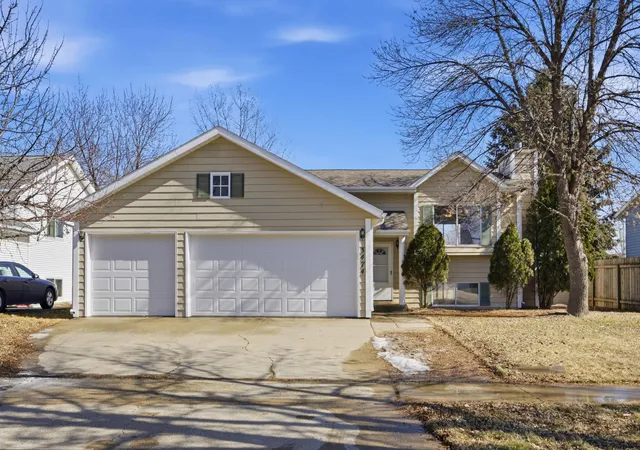 Homes for sale in Fargo, ND | 3474 18th St S, Fargo, ND 58104 | MLS# 7040263