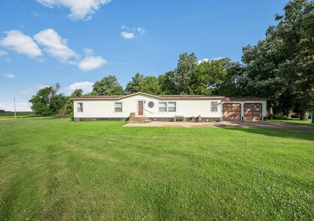 2nd image of 1734 40th St, Ceylon, MN 56121 | MLS# 7040288