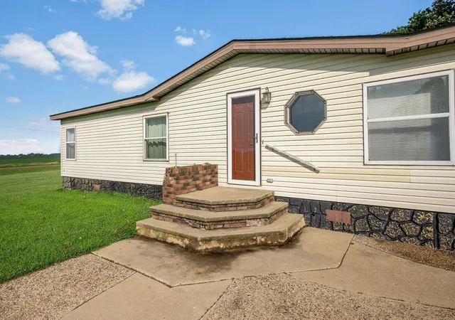 Photo 3 of Sale Pending at 1734 40th Street, Ceylon, MN 56121 | MLS# 7040288 | Listing updated on 2026-08-12