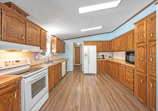 Photo 3 of Sale Pending at 1734 40th Street, Ceylon, MN 56121 | MLS# 7040288 | Listing updated on 2026-08-12