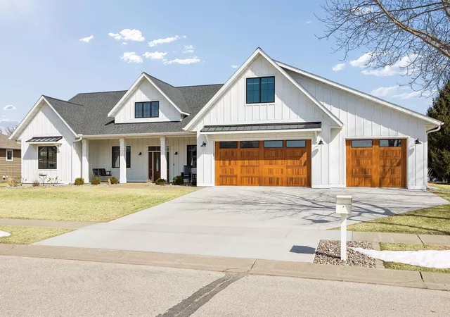 Photo 2 of Sale Pending at 918 Hidden Meadow Ln, Lake City, MN 55041 | MLS# 7040387 | Listing updated on 2026-08-25