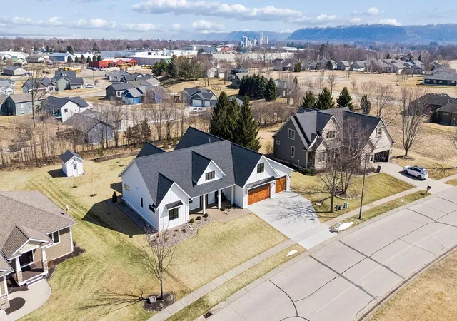 Photo 4 of Sale Pending at 918 Hidden Meadow Ln, Lake City, MN 55041 | MLS# 7040387 | Listing updated on 2026-08-25