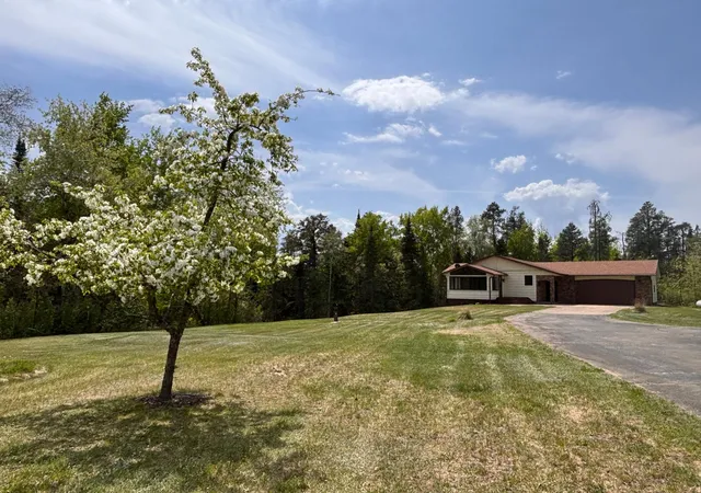 Homes for sale in Warroad, MN | 56072 350th St, Warroad, MN 56763 | MLS# 7040783