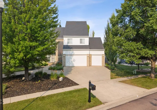 Photo 2 of Single family home for sale at 5027 Rose Crk Pkwy S, Fargo, ND 58104 | MLS# 7040962 | Listing updated on 2026-10-02