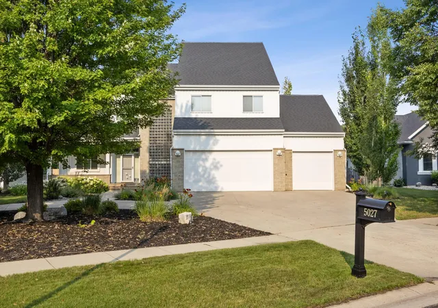Photo 3 of Single family home for sale at 5027 Rose Crk Pkwy S, Fargo, ND 58104 | MLS# 7040962 | Listing updated on 2026-10-02