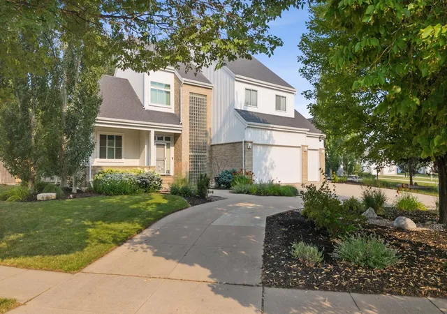 Photo 4 of Single family home for sale at 5027 Rose Crk Pkwy S, Fargo, ND 58104 | MLS# 7040962 | Listing updated on 2026-10-20