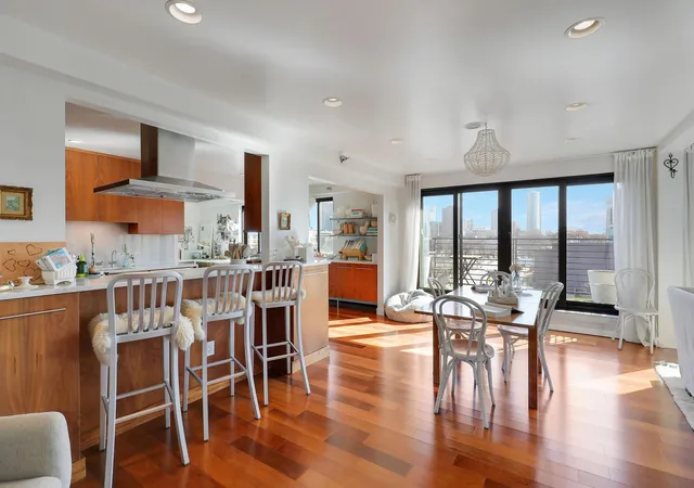 Listing Photo 4 - Condo for sale in building located at 48 Groveland Ter, Minneapolis, MN 55403 - Unit #414